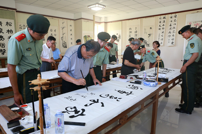 銀霞映照擁軍心，翰墨寄寓魚水情——寧夏老干部活動(dòng)中心送書法進(jìn)軍營(yíng)活動(dòng)紀(jì)實(shí)